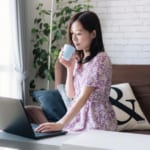 夜職が怖いなら誰にも会わずに月収100万円？大阪チャットレディ求人：通勤・在宅・メール等もOKで安全に高収入！副業にも最適な理由【チャットレディ 在宅 メールのみ】